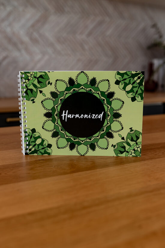 Krāsojamā mandalu grāmata "Harmonized"