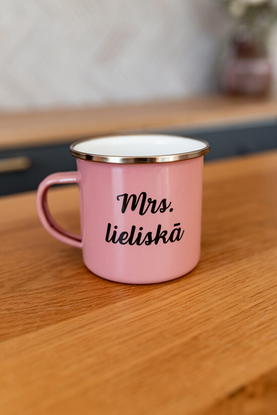 Metāla krūzīte "Mrs. lieliskā" (rozā)