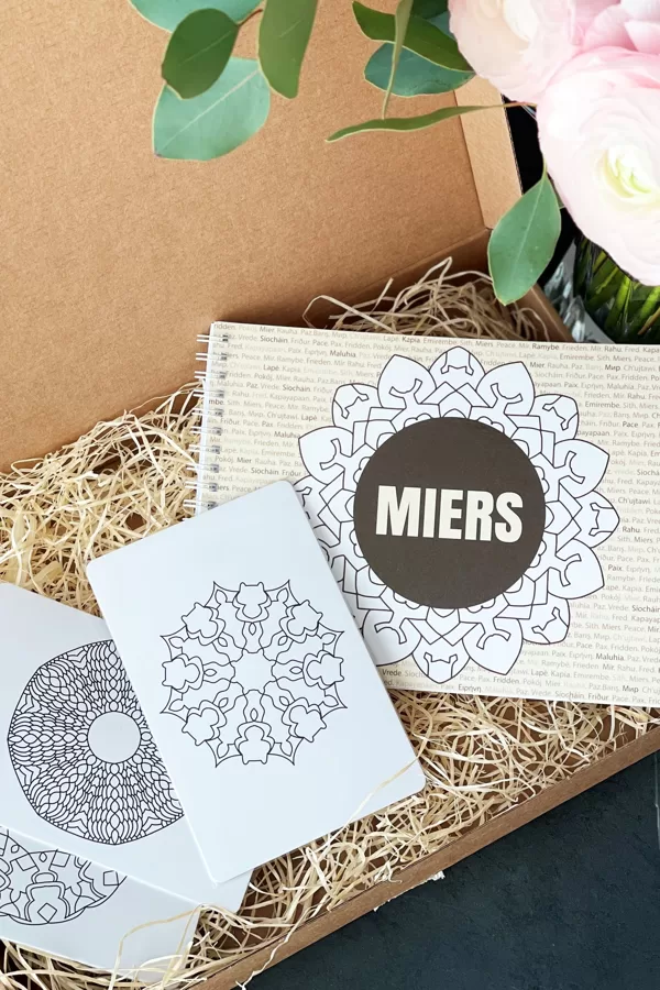 Krāsojamā mandalu grāmata "Miers"