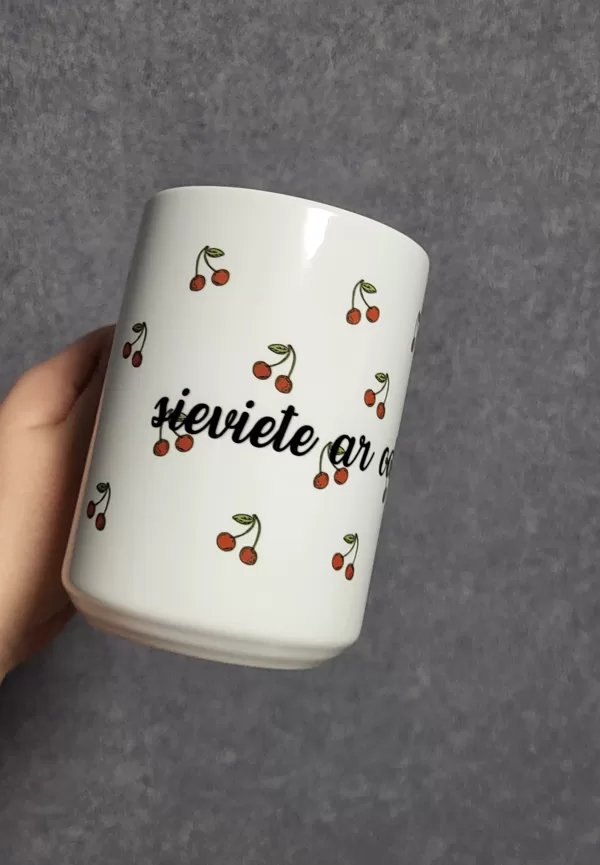 Lielāka izmēra keramikas krūze